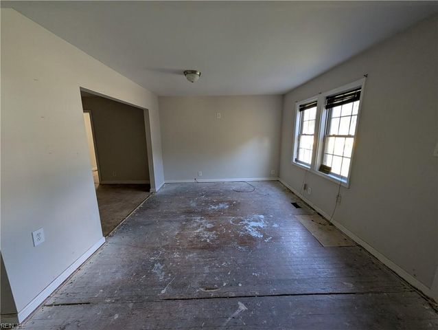 12050 Greenbrier LN, Smithfield, VA 23430