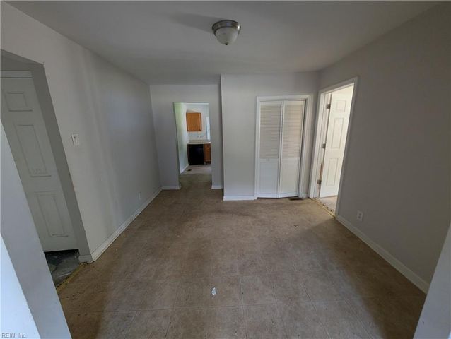 12050 Greenbrier LN, Smithfield, VA 23430