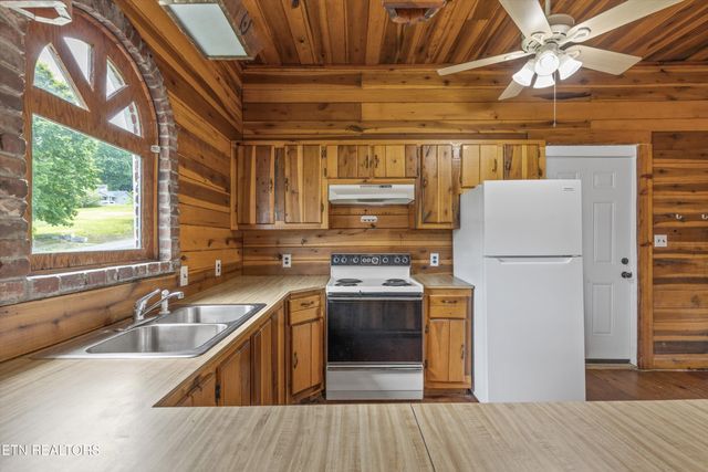 313 W Spring St, Oliver Springs, TN 37840