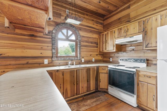 313 W Spring St, Oliver Springs, TN 37840