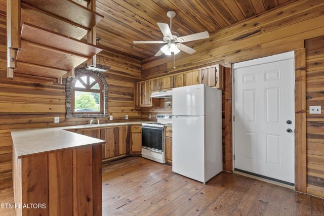 313 W Spring St, Oliver Springs, TN 37840