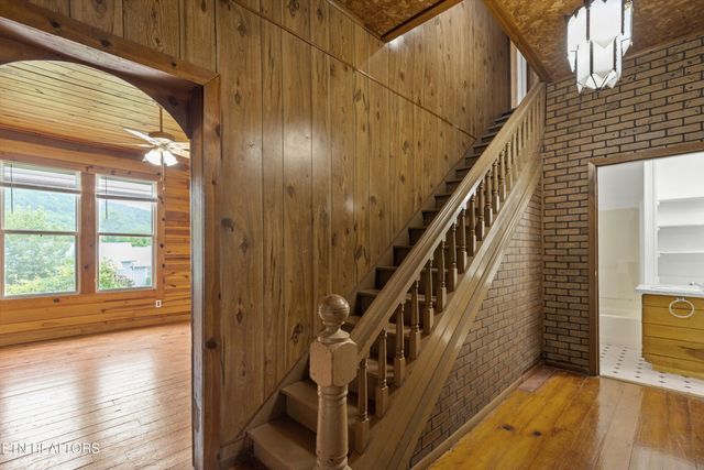 313 W Spring St, Oliver Springs, TN 37840