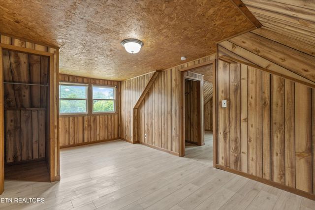 313 W Spring St, Oliver Springs, TN 37840