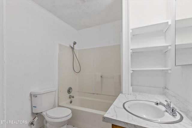 313 W Spring St, Oliver Springs, TN 37840