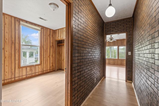 313 W Spring St, Oliver Springs, TN 37840