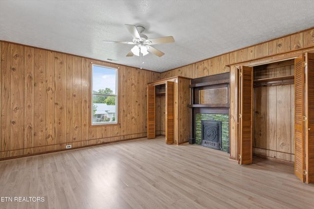 313 W Spring St, Oliver Springs, TN 37840