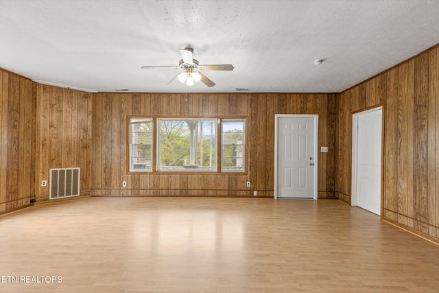 313 W Spring St, Oliver Springs, TN 37840