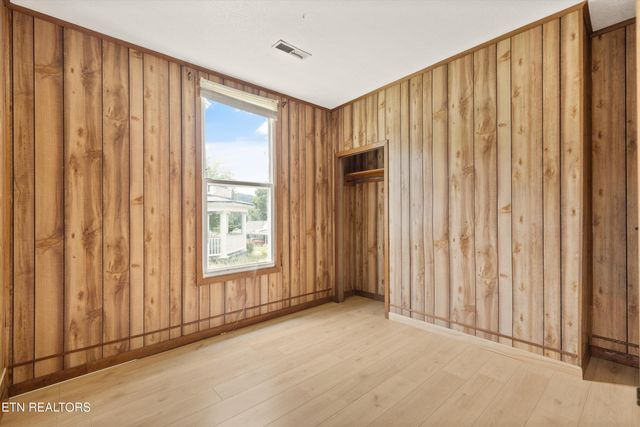 313 W Spring St, Oliver Springs, TN 37840