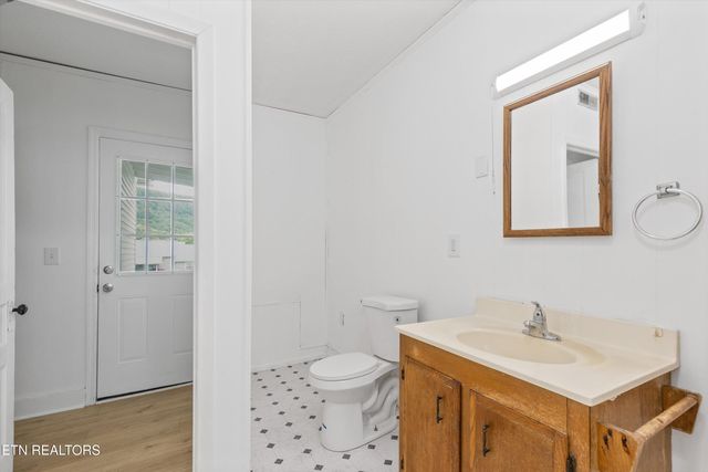 313 W Spring St, Oliver Springs, TN 37840