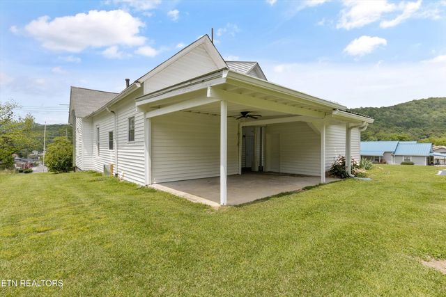 313 W Spring St, Oliver Springs, TN 37840