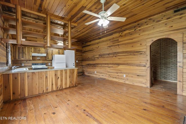 313 W Spring St, Oliver Springs, TN 37840