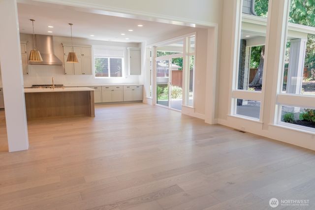 10420 NE 112th Street, Kirkland, WA 98033