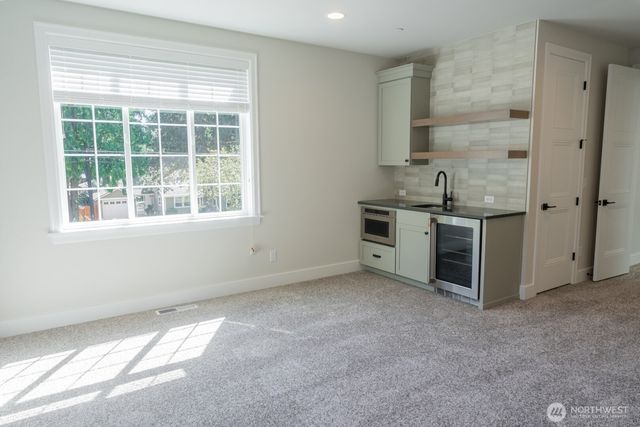 10420 NE 112th Street, Kirkland, WA 98033