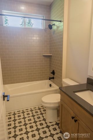 10420 NE 112th Street, Kirkland, WA 98033