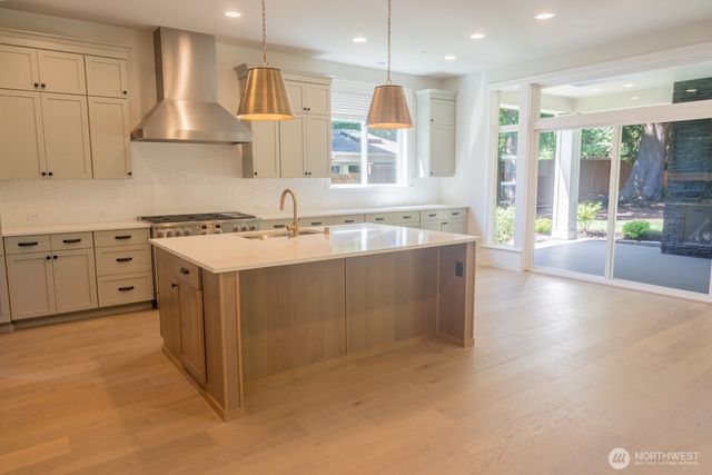 10420 NE 112th Street, Kirkland, WA 98033