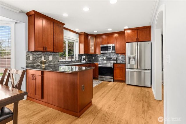 13721 SE 255th Place, Kent, WA 98042