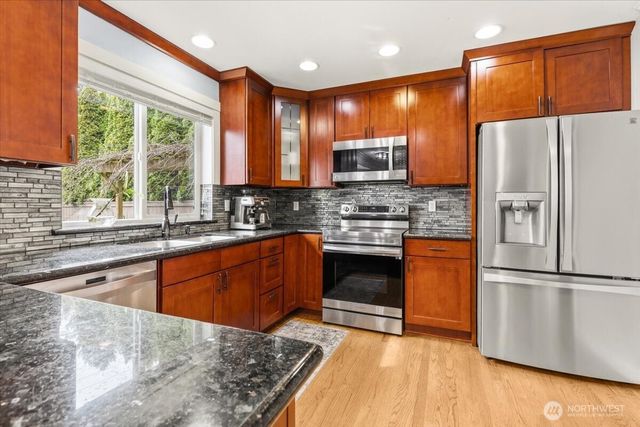 13721 SE 255th Place, Kent, WA 98042