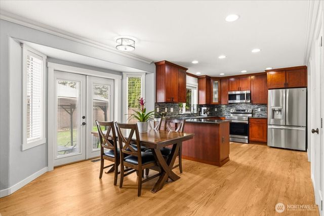 13721 SE 255th Place, Kent, WA 98042