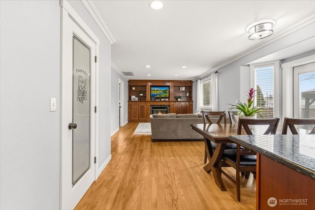 13721 SE 255th Place, Kent, WA 98042