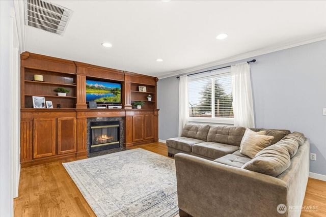 13721 SE 255th Place, Kent, WA 98042