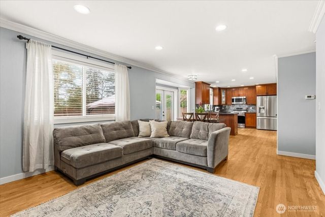 13721 SE 255th Place, Kent, WA 98042