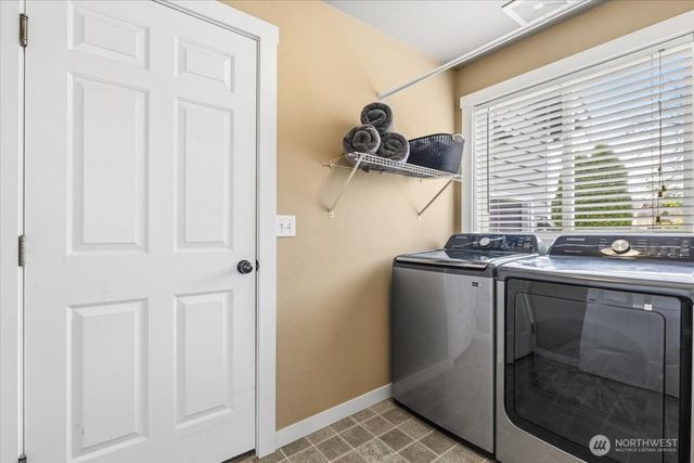 13721 SE 255th Place, Kent, WA 98042