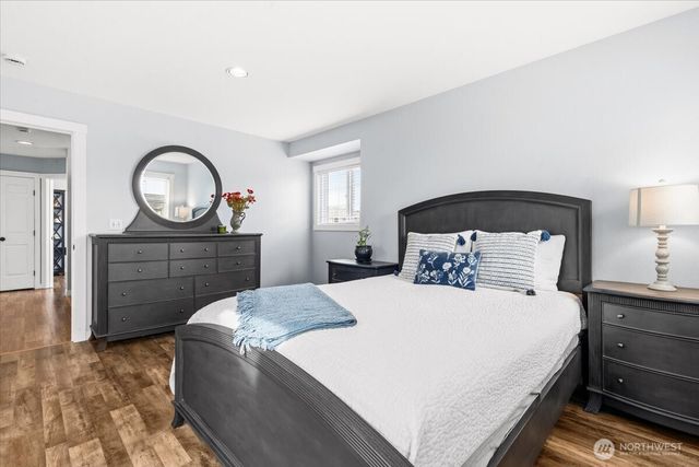 13721 SE 255th Place, Kent, WA 98042