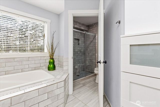 13721 SE 255th Place, Kent, WA 98042