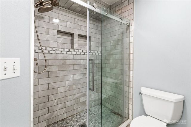 13721 SE 255th Place, Kent, WA 98042