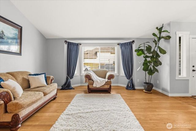 13721 SE 255th Place, Kent, WA 98042