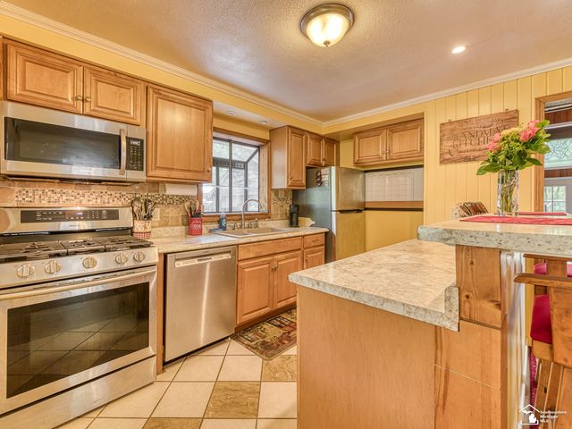 6975 Sarah Street, Temperance, MI 48182