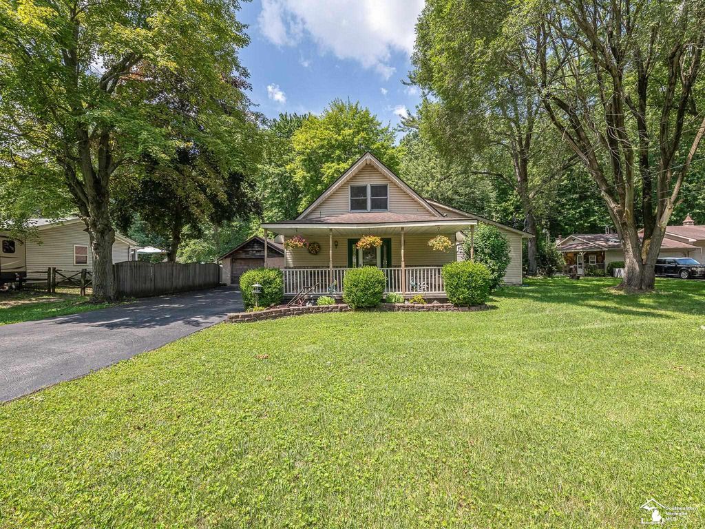 6975 Sarah Street, Temperance, MI 48182