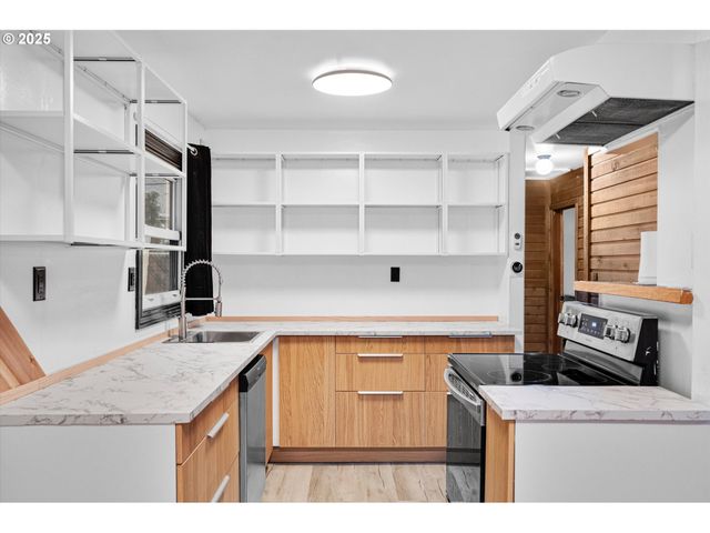 2227 Se 141ST Ave, Portland, OR 97233