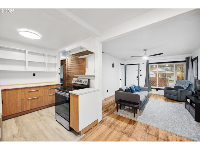 2227 Se 141ST Ave, Portland, OR 97233