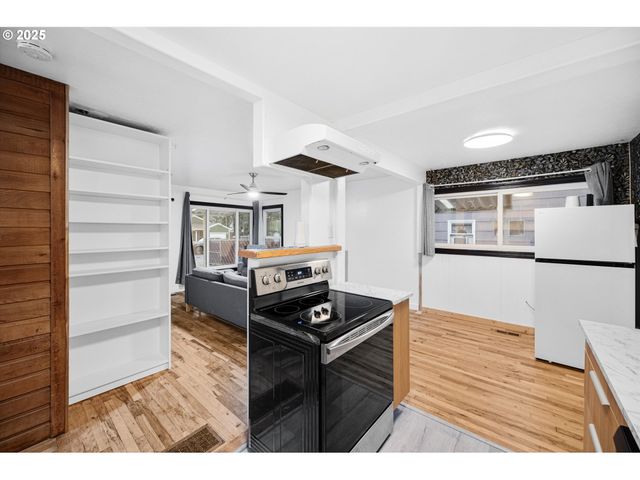 2227 Se 141ST Ave, Portland, OR 97233