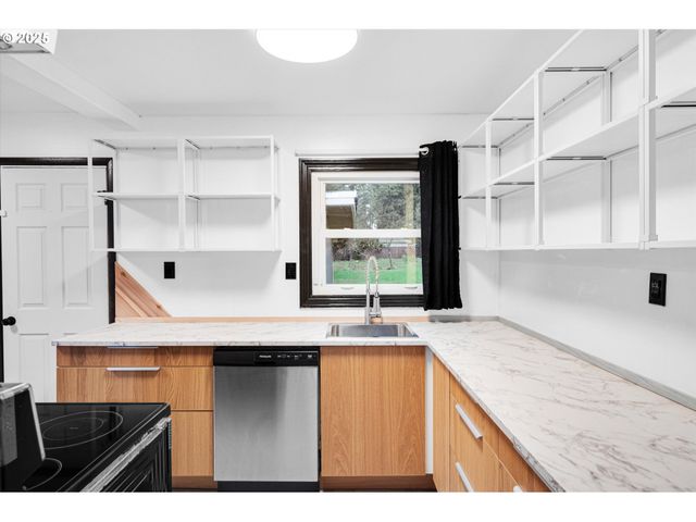 2227 Se 141ST Ave, Portland, OR 97233