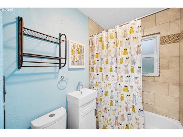 2227 Se 141ST Ave, Portland, OR 97233