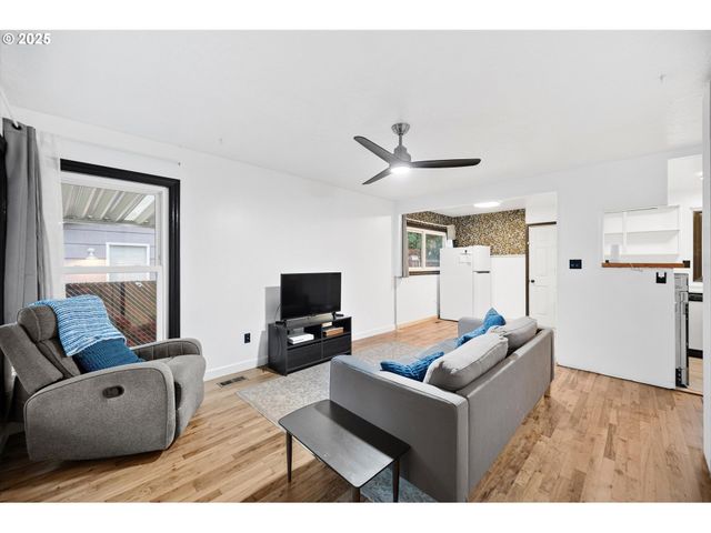 2227 Se 141ST Ave, Portland, OR 97233