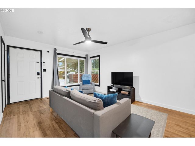 2227 Se 141ST Ave, Portland, OR 97233