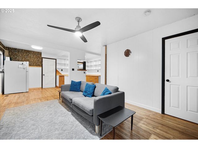 2227 Se 141ST Ave, Portland, OR 97233