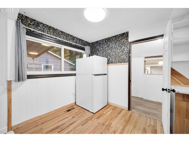 2227 Se 141ST Ave, Portland, OR 97233