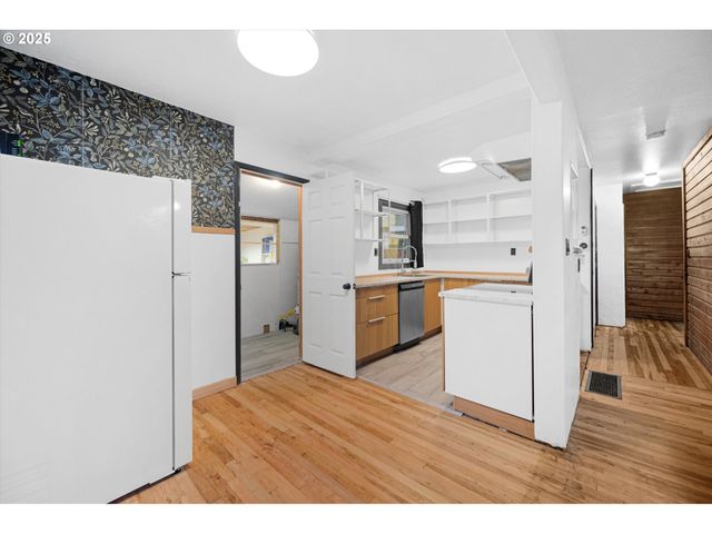 2227 Se 141ST Ave, Portland, OR 97233