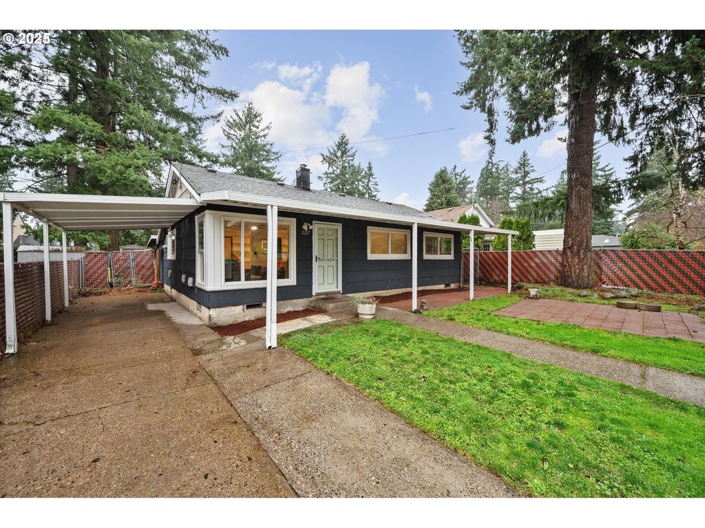 2227 Se 141ST Ave, Portland, OR 97233