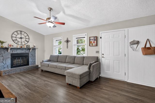 4983 Hunters Cove Drive, Acworth, GA 30101
