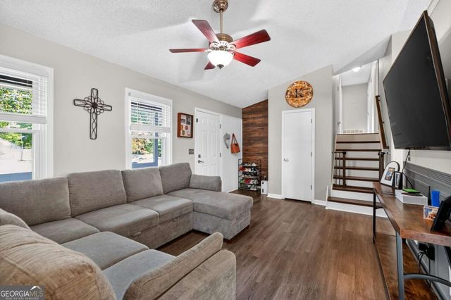 4983 Hunters Cove Drive, Acworth, GA 30101