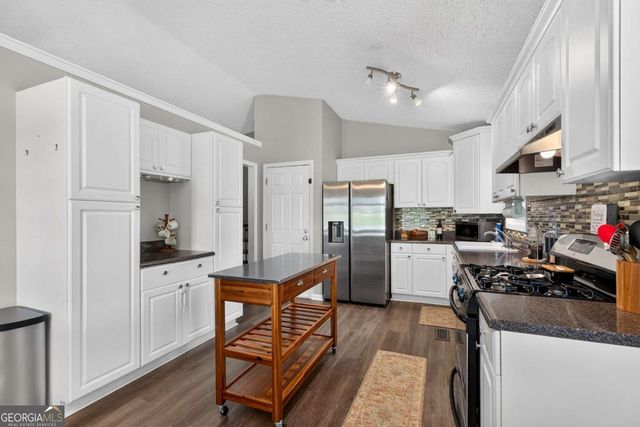 4983 Hunters Cove Drive, Acworth, GA 30101