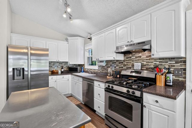 4983 Hunters Cove Drive, Acworth, GA 30101