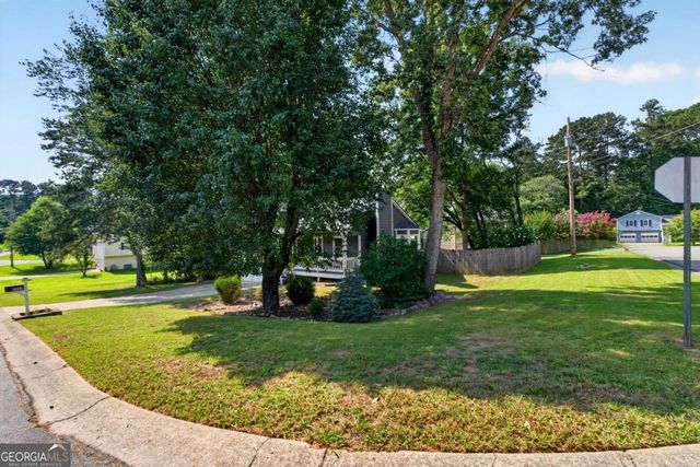 4983 Hunters Cove Drive, Acworth, GA 30101