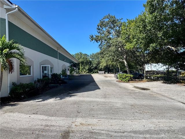 4005 43rd Avenue, Vero Beach, FL 32960