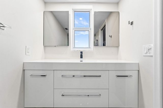 1160 Hillsboro Mile 607, Hillsboro Beach, FL 33062